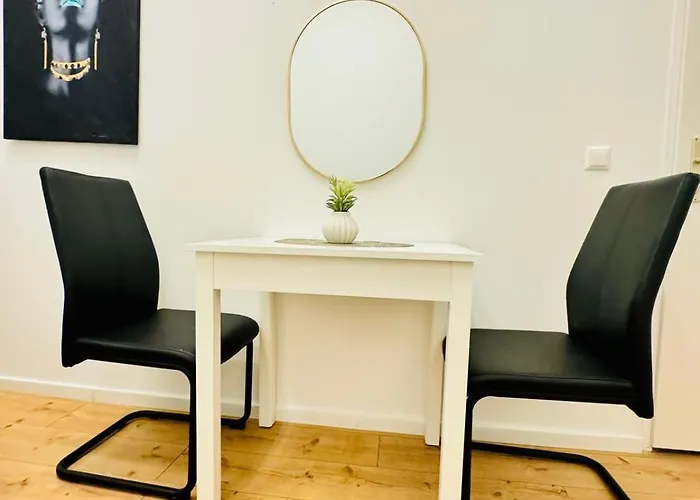 Elegant 5-bedroom Near Kaufpark Alterlaa * Vienna