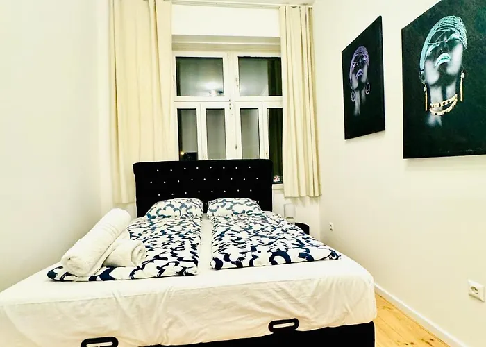 Elegant 5-bedroom Near Kaufpark Alterlaa