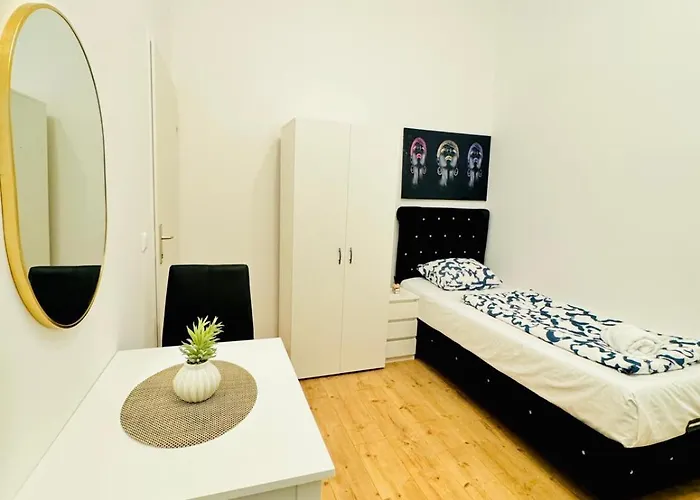Elegant 5-bedroom Near Kaufpark Alterlaa * Vienna