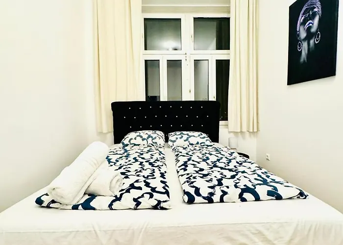 Elegant 5-bedroom Near Kaufpark Alterlaa