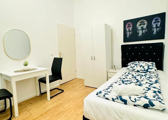 Elegant 5-bedroom Near Kaufpark Alterlaa Apartment *