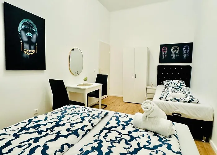 Elegant 5-bedroom Near Kaufpark Alterlaa Apartment Vienna