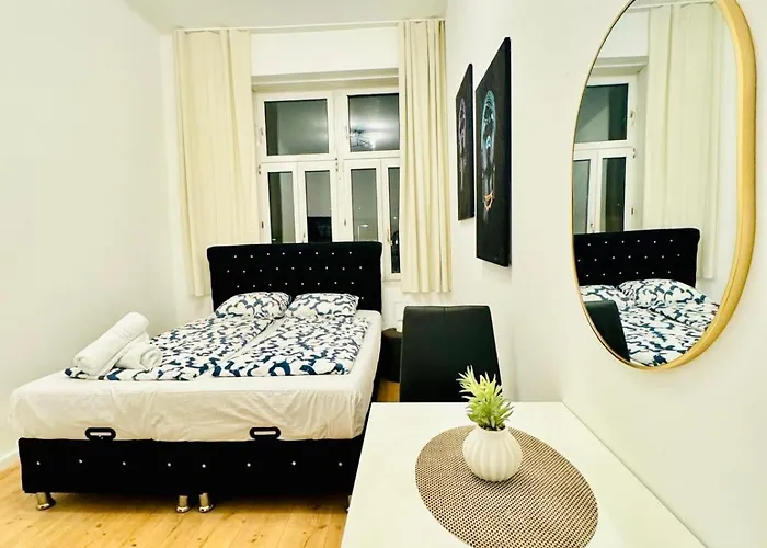 Elegant 5-bedroom Near Kaufpark Alterlaa