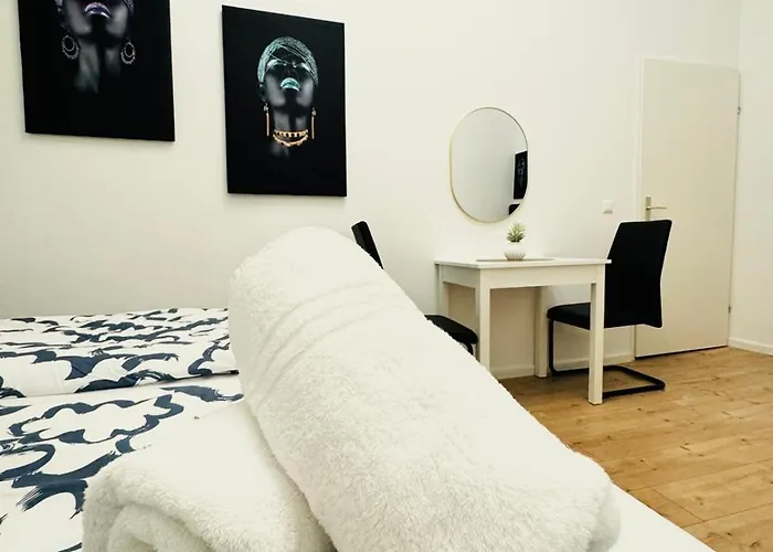Elegant 5-bedroom Near Kaufpark Alterlaa Apartment