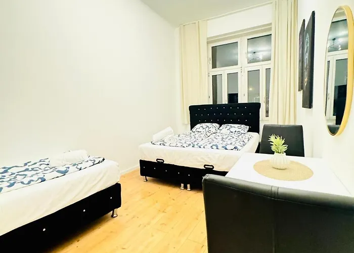 Elegant 5-bedroom Near Kaufpark Alterlaa Apartment