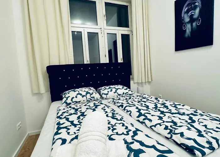 Elegant 5-bedroom Near Kaufpark Alterlaa Apartment Vienna