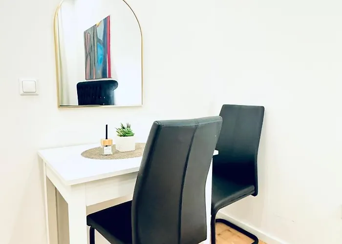 Elegant 5-bedroom Near Kaufpark Alterlaa