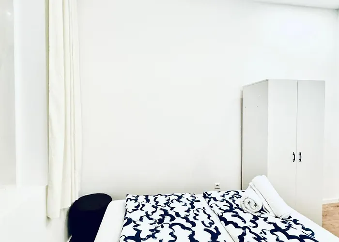 Elegant 5-bedroom Near Kaufpark Alterlaa Apartment *
