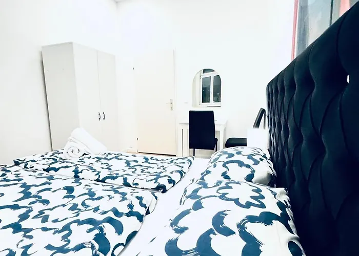 Elegant 5-bedroom Near Kaufpark Alterlaa * Vienna