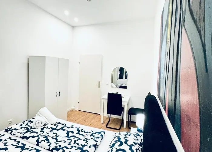 Elegant 5-bedroom Near Kaufpark Alterlaa *