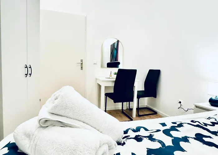 Elegant 5-bedroom Near Kaufpark Alterlaa Apartment *