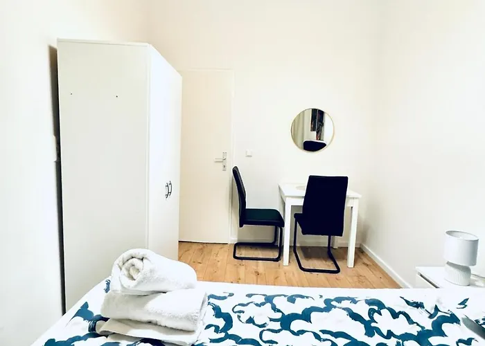Elegant 5-bedroom Near Kaufpark Alterlaa