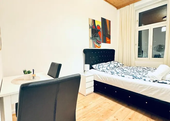Elegant 5-bedroom Near Kaufpark Alterlaa Vienna