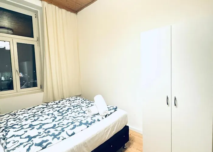 Elegant 5-bedroom Near Kaufpark Alterlaa Apartment *