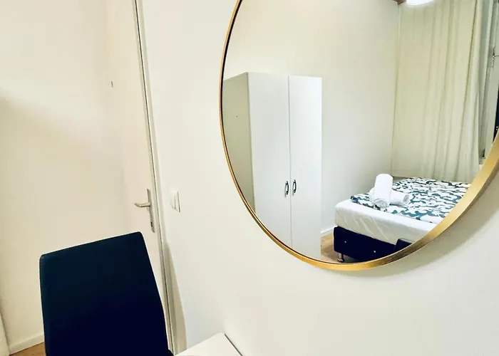 Elegant 5-bedroom Near Kaufpark Alterlaa Apartment *
