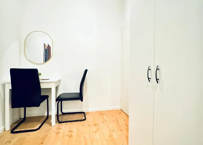 Elegant 5-bedroom Near Kaufpark Alterlaa * Vienna