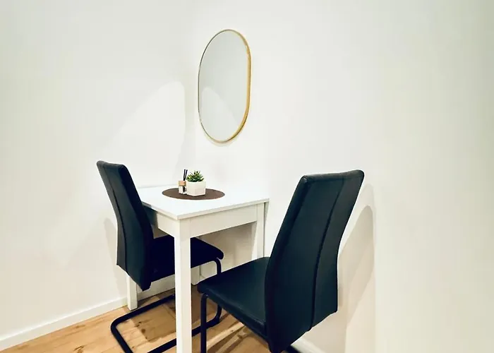 Elegant 5-bedroom Near Kaufpark Alterlaa Apartment *