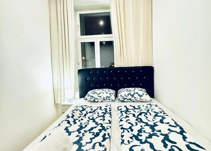 Elegant 5-bedroom Near Kaufpark Alterlaa Vienna