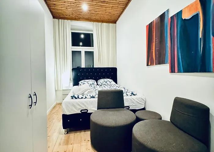 Elegant 5-bedroom Near Kaufpark Alterlaa * Vienna