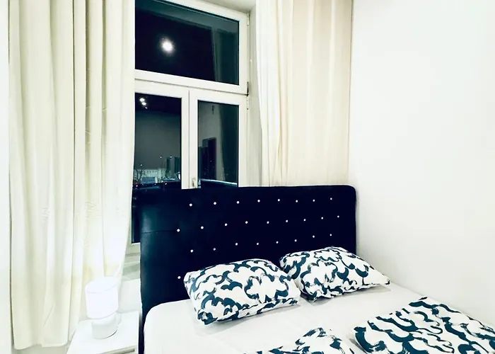 Elegant 5-bedroom Near Kaufpark Alterlaa *