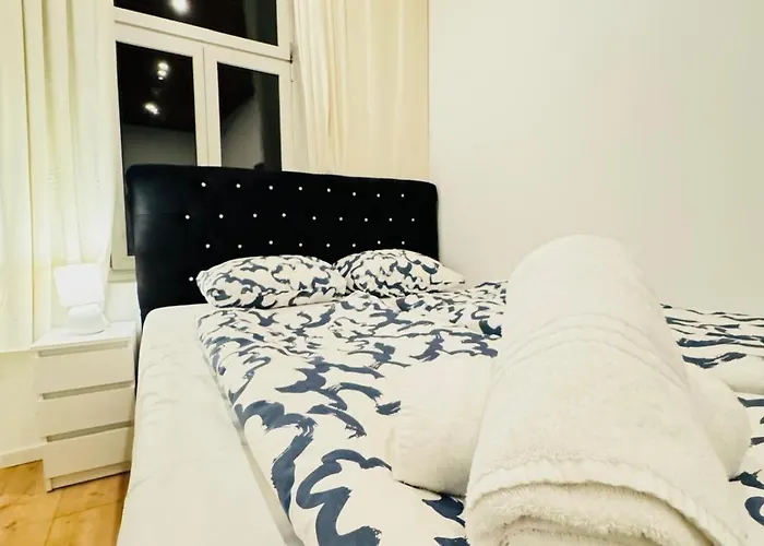 Elegant 5-bedroom Near Kaufpark Alterlaa