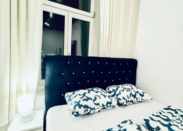 Elegant 5-bedroom Near Kaufpark Alterlaa