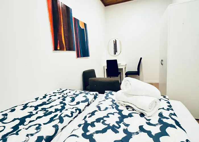 Elegant 5-bedroom Near Kaufpark Alterlaa Apartment *