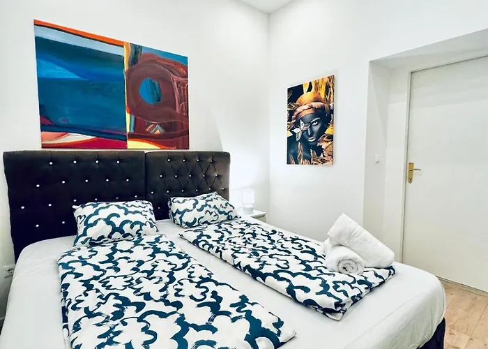Elegant 5-bedroom Near Kaufpark Alterlaa