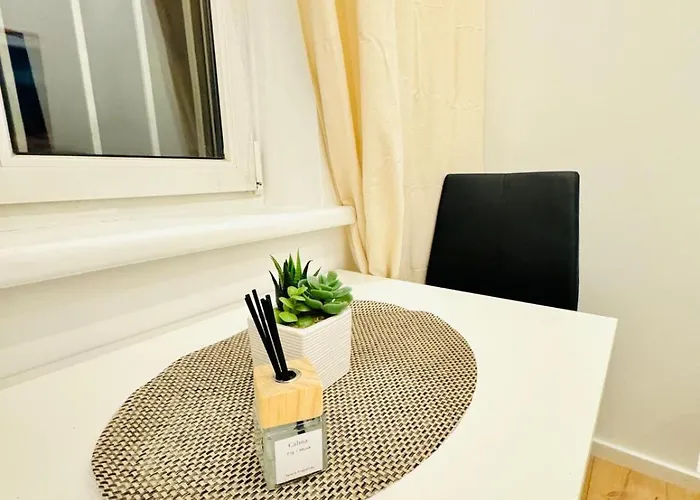 Elegant 5-bedroom Near Kaufpark Alterlaa *