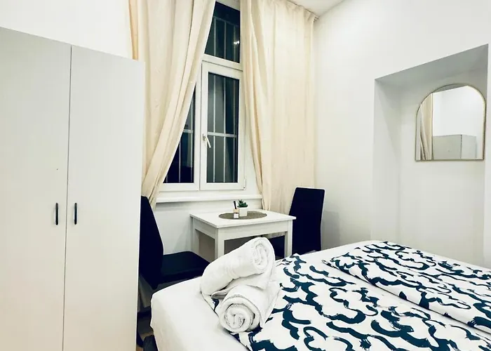 Elegant 5-bedroom Near Kaufpark Alterlaa Vienna