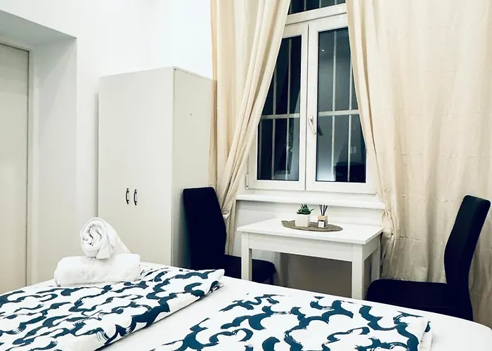 Elegant 5-bedroom Near Kaufpark Alterlaa Apartment Vienna