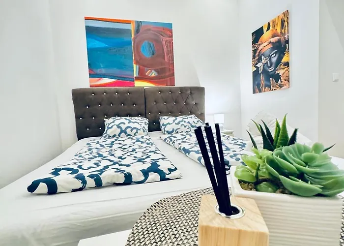 Elegant 5-bedroom Near Kaufpark Alterlaa