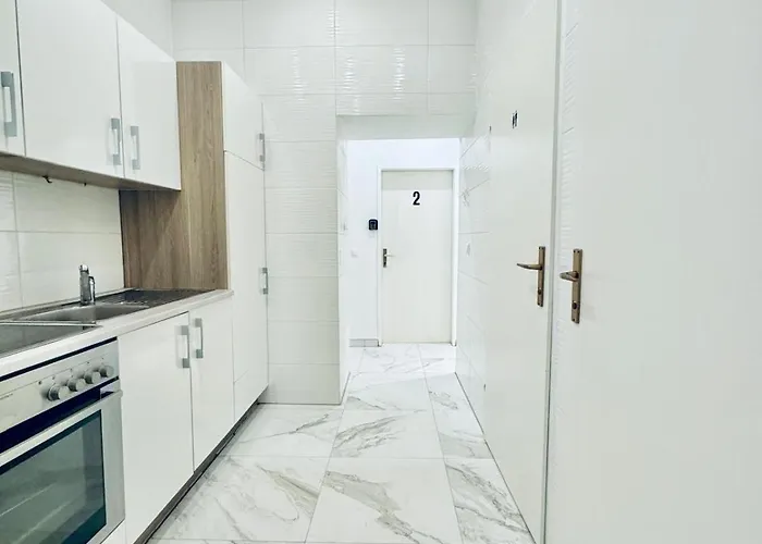 Elegant 5-bedroom Near Kaufpark Alterlaa * Vienna