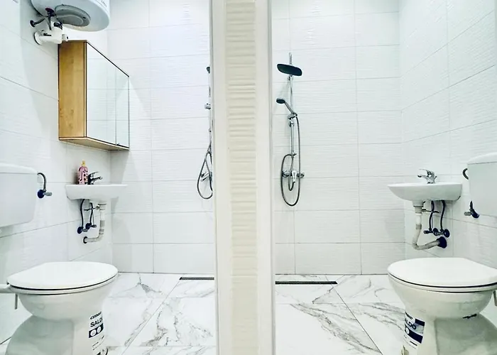 Elegant 5-bedroom Near Kaufpark Alterlaa Apartment *
